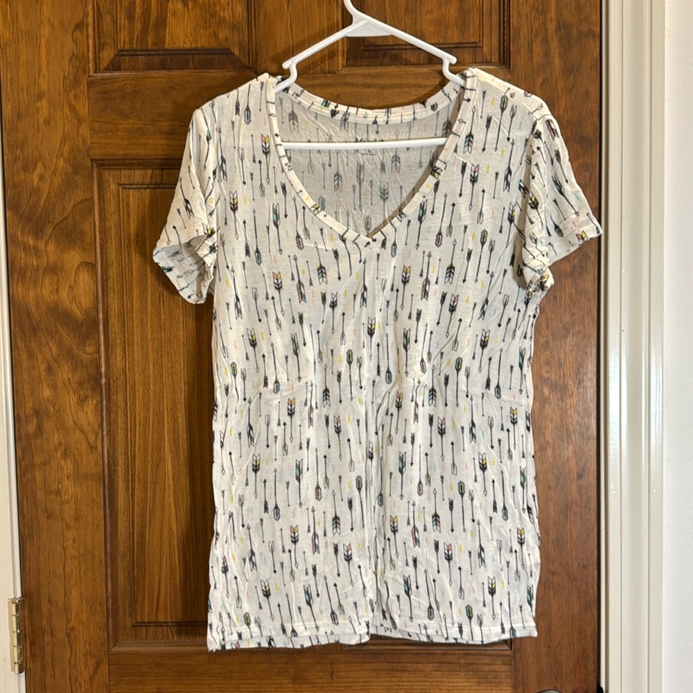 Mudd t-shirt with arrows pattern, L